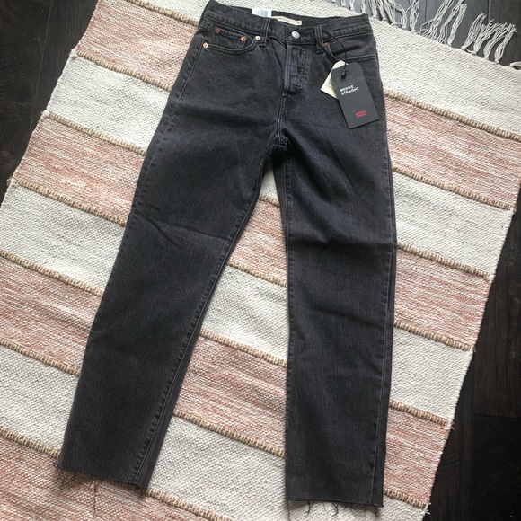 NWT Levi’s Wedgie Straight Grey Raw Hem Jeans - Picture 2 of 6